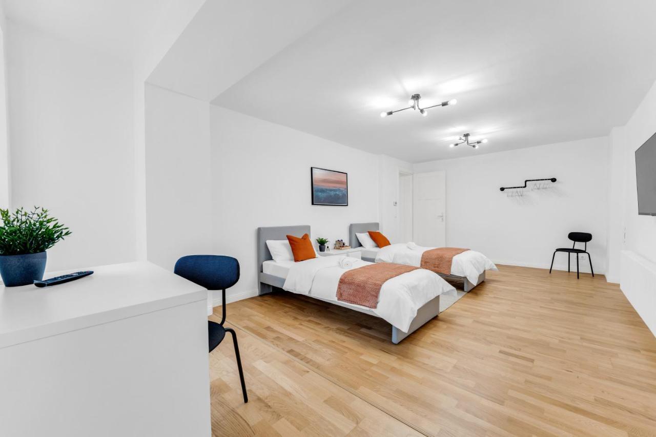 2 Apartments,4 Betten,zentral Am Sbahnhof Koepenick,vollmoebliert Appartement *