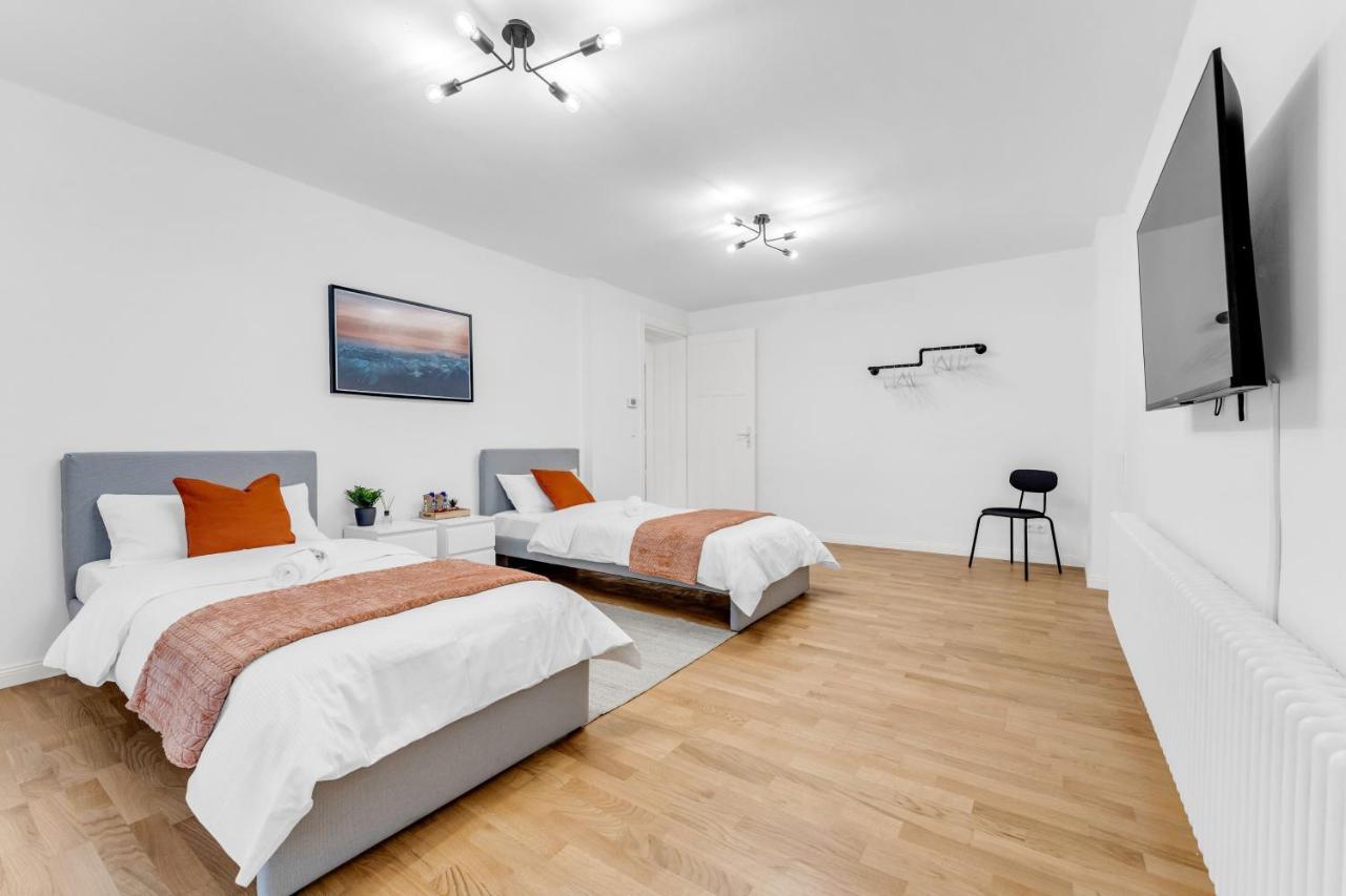 2 Apartments,4 Betten,zentral Am Sbahnhof Koepenick,vollmoebliert Appartement